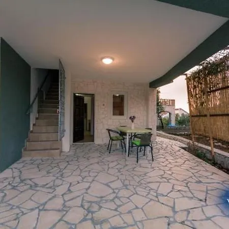 In With Terrace, Air Conditioning, Wifi, Washing Machine 4773-1 * Ražanj