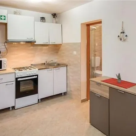 Appartement In With Terrace, Air Conditioning, Wifi, Washing Machine 4773-1