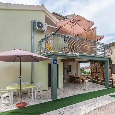 In With Terrace, Air Conditioning, Wifi, Washing Machine 4773-1 * Ražanj